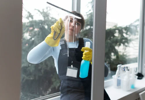 Nettoyage de vitres intérieures et extérieures à Jouques
